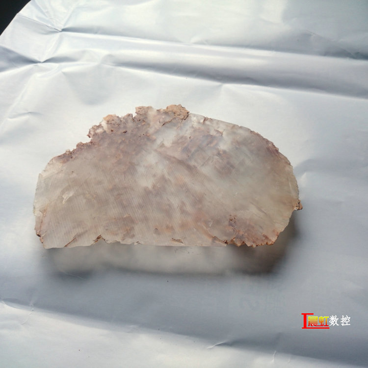 泰州晨虹CHSX5630-XW型數控金剛石線切割機切割冰洲石1小時40分鐘切完效果

