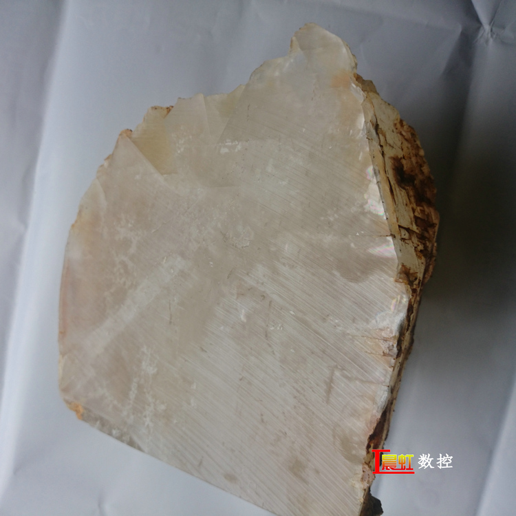 泰州晨虹CHSX5630-XW型數控金剛石線切割機切割冰洲石1小時切完效果
