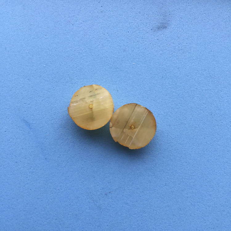 晨虹數控砂線切割機切割的蜜蠟珠子