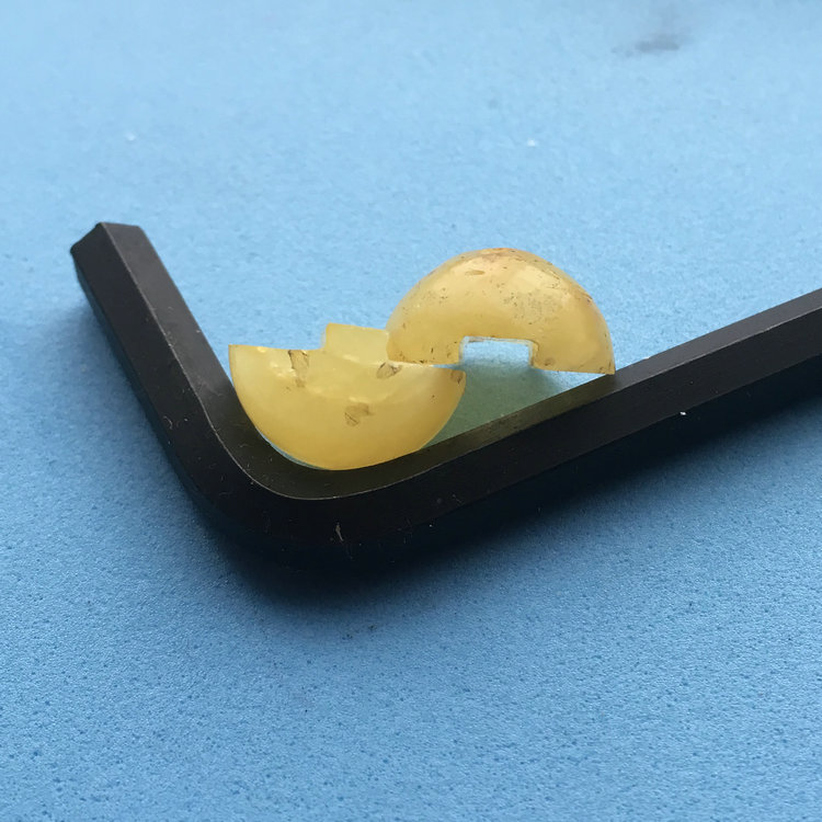 晨虹數控砂線切割機切割的蜜蠟珠子